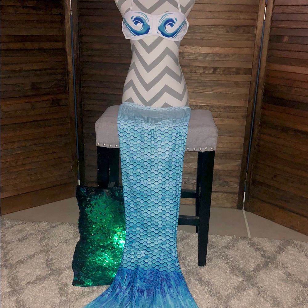 Mermaid swimsuit costume with tail